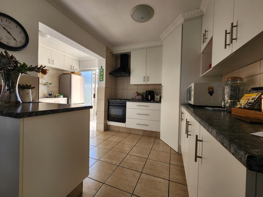 3 Bedroom Property for Sale in Devon Park Western Cape